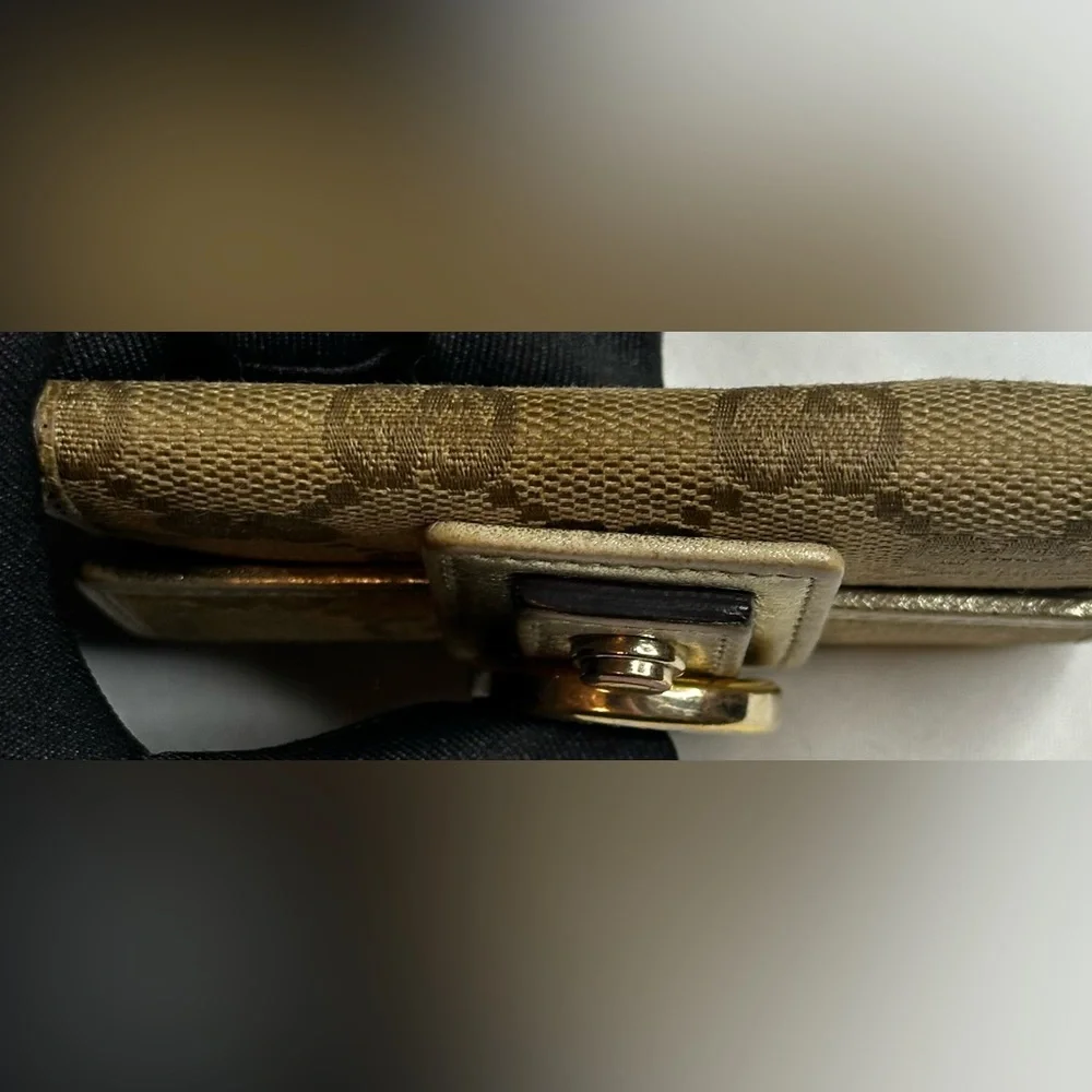 Authentic GUCCI Gold Monogram Key Holder GUC - Picture 11 of 17